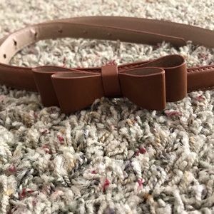 Bow skinny belt
